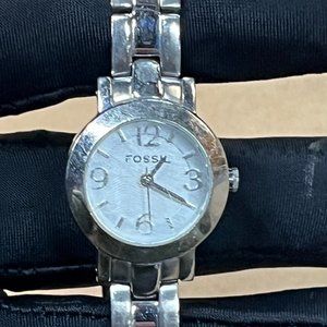 Women's 6 1/2" White Dial 5 ATM Fossil Watch New Battery WORKS